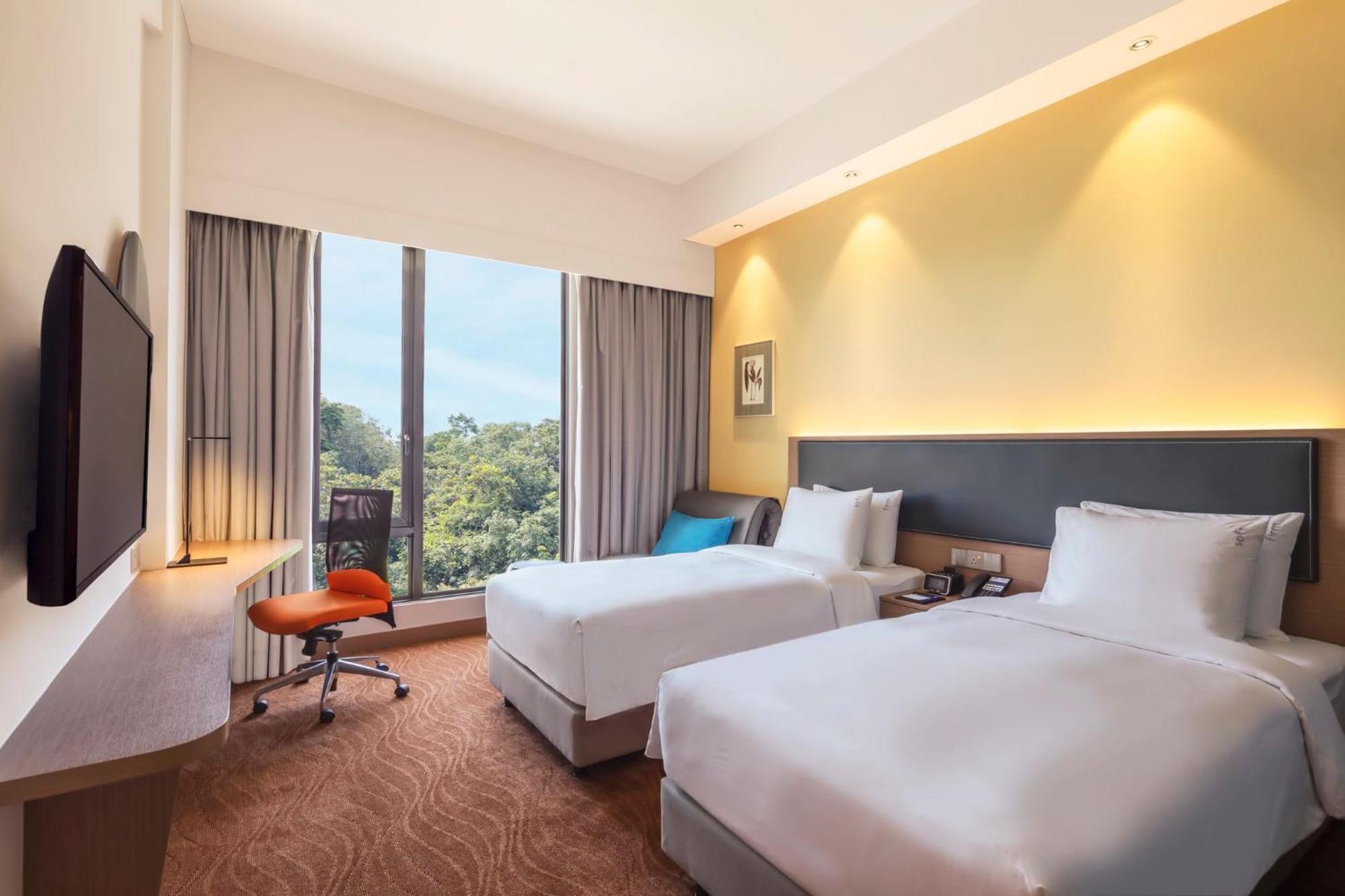 Holiday Inn Express Kota Kinabalu City Centre By Ihg Exterior foto